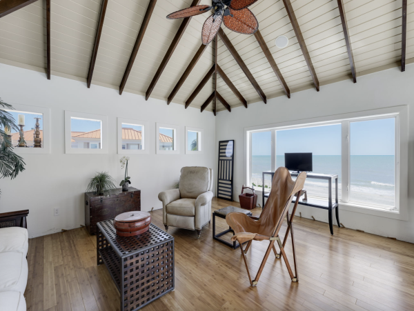 Beachfront Home on Sanibel Island – Ideal for Relaxation